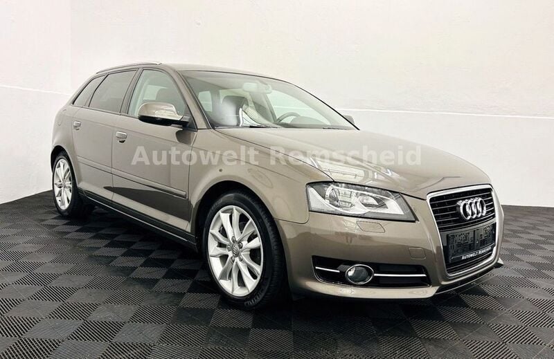 Gebraucht Audi A3 Sportback Ambition 105 PS (77 kW) 2012 Grau Kleinwagen