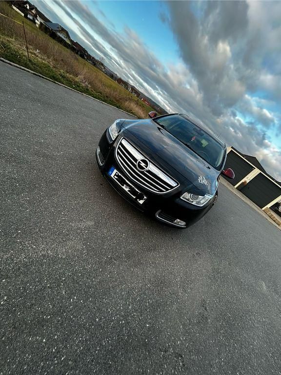 Gebraucht Opel Insignia Edition 160 PS (117 kW) 2009 Schwarz Kombi