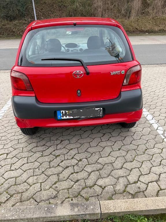 Gebraucht Toyota Yaris Eco 68 PS (50 kW) 2000 Rot Limousine