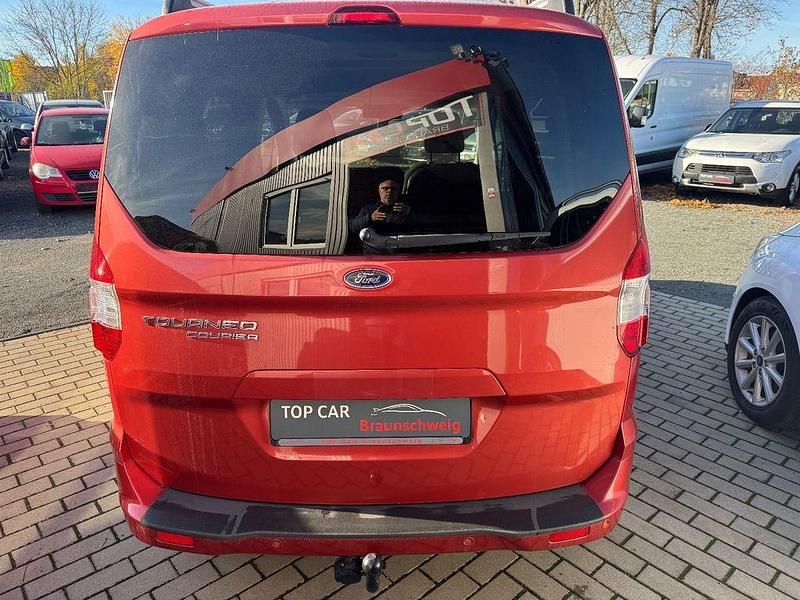 Gebraucht Ford Tourneo Courier Titanium 95 PS (69 kW) 2017 Orange Van / Kleinbus