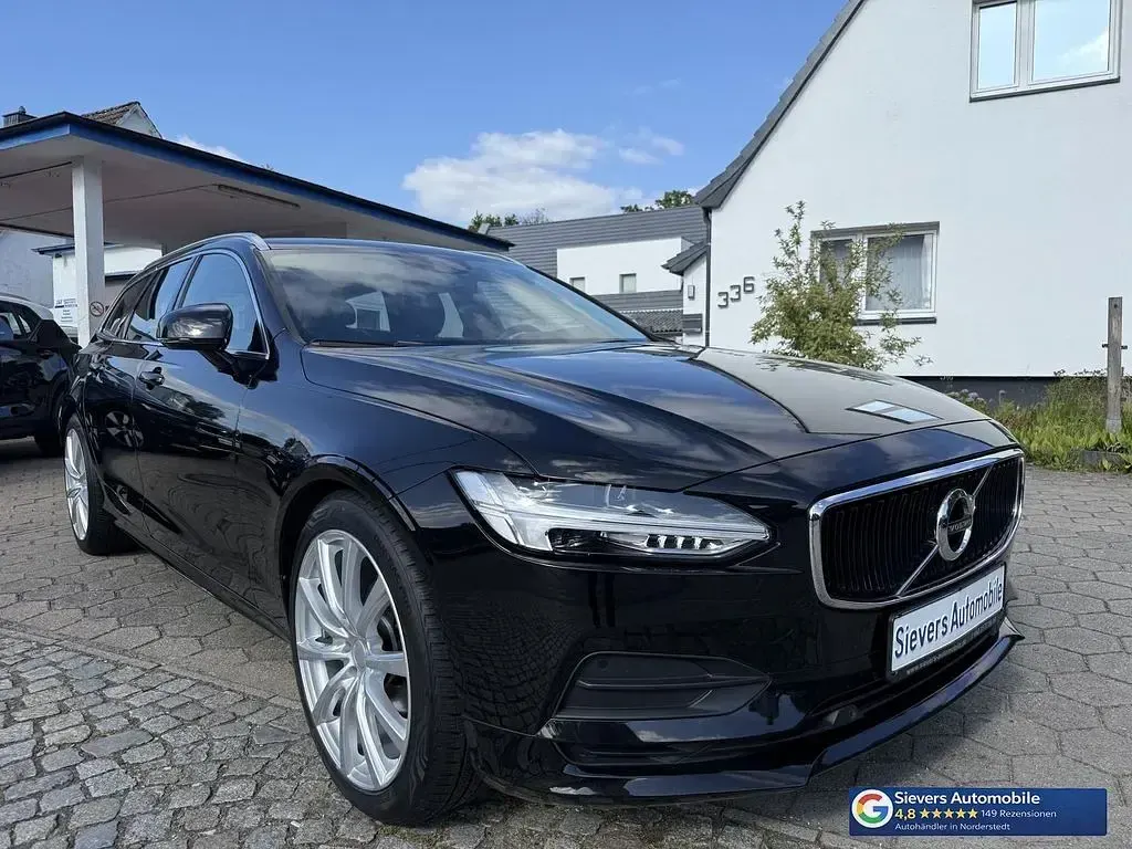 Gebraucht Volvo V90 Momentum 150 PS (110 kW) 2019 Onyx black / Kombi