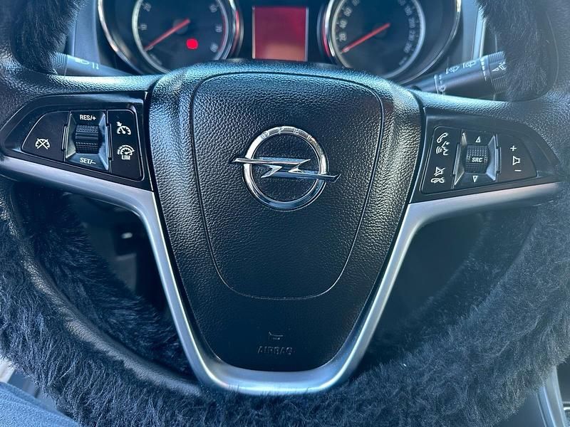 Gebraucht Opel Astra 140 PS (102 kW) 2013 Grau Limousine