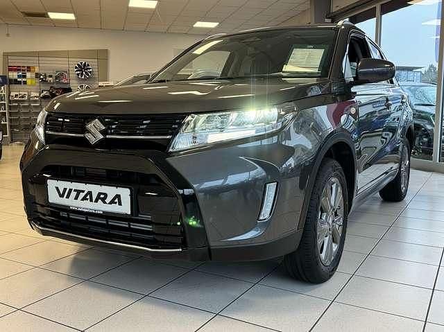 Titan dark gray pearl metallic Neu 2025 Suzuki Vitara Comfort SUV | 26.990 € (Fairer Preis) - Bild 1/4