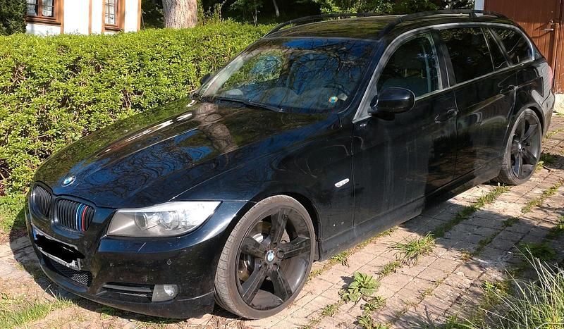 Gebraucht BMW 325 197 PS (144 kW) 2009 Schwarz Kombi