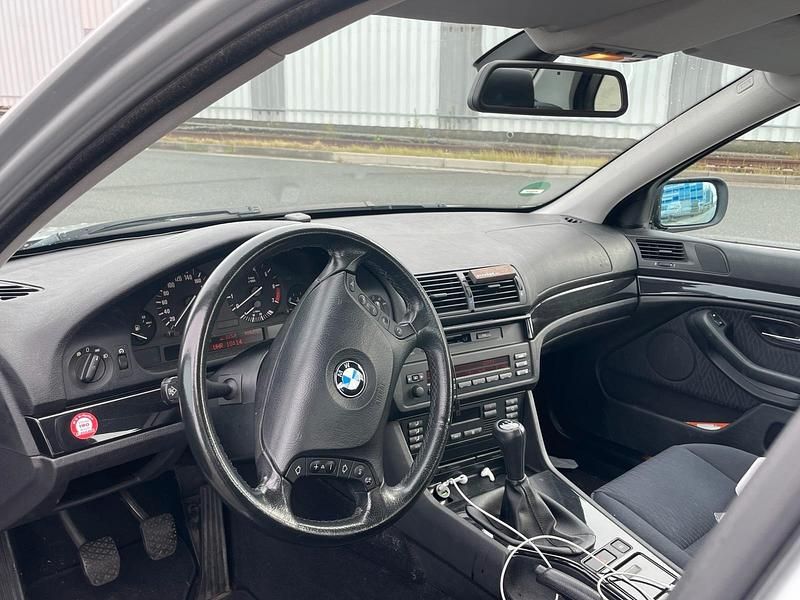 Gebraucht BMW 520 170 PS (125 kW) 2001 Silber Limousine