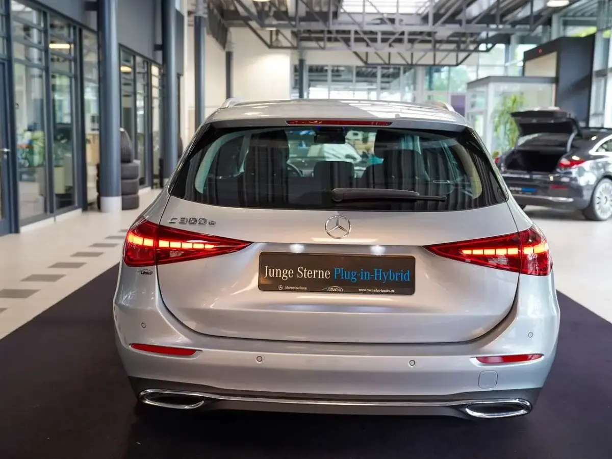 Gebraucht Mercedes C300e Avantgarde 204 PS (150 kW) 2025 Hightechsilber Kombi