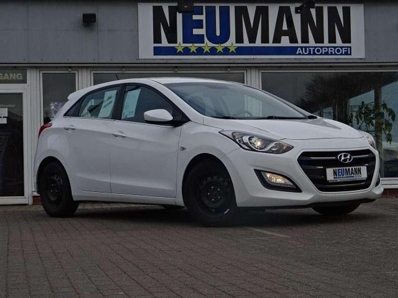 Gebraucht Hyundai i30 101 PS (74 kW) 2016 Weiß Limousine