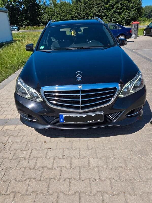 Schwarz Gebraucht 2013 Mercedes E220 Kombi | 8.000 € (Guter Preis) - Bild 1/4