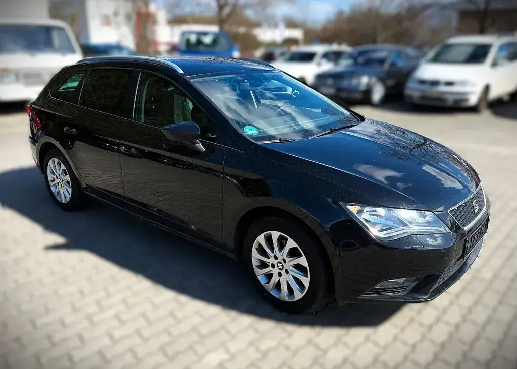Używany Seat Leon ST 105 KM (77 kW) 2015 Czarny Kombi