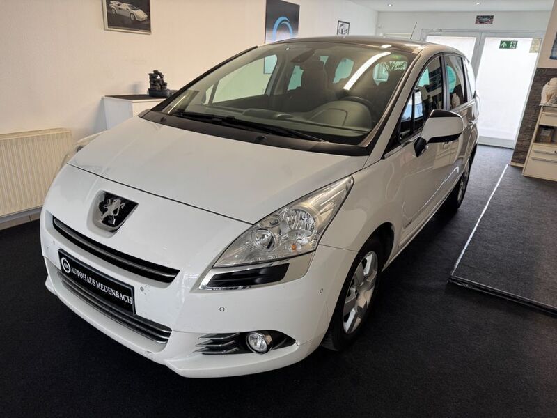 Weiß Gebraucht 2013 Peugeot 5008 Business-Line Van / Kleinbus | 5.990 € (Fairer Preis) - Bild 1/4