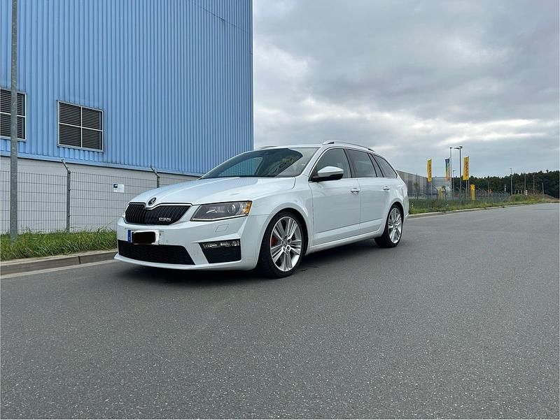 Weiß Gebraucht 2015 Skoda Octavia RS Kombi | 15.250 € (Fairer Preis) - Bild 1/4