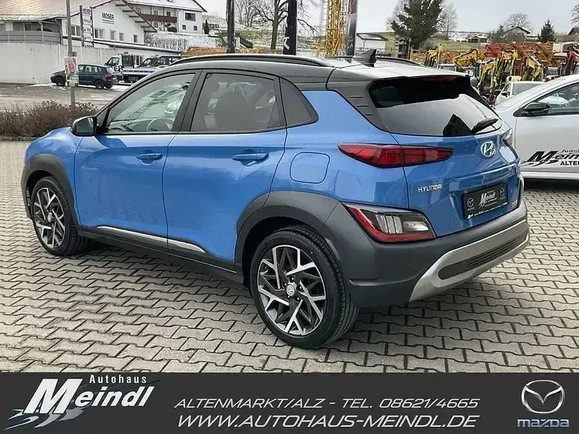 Gebraucht Hyundai Kona Prime 141 PS (103 kW) 2021 Surfy blue / phantom black roo SUV