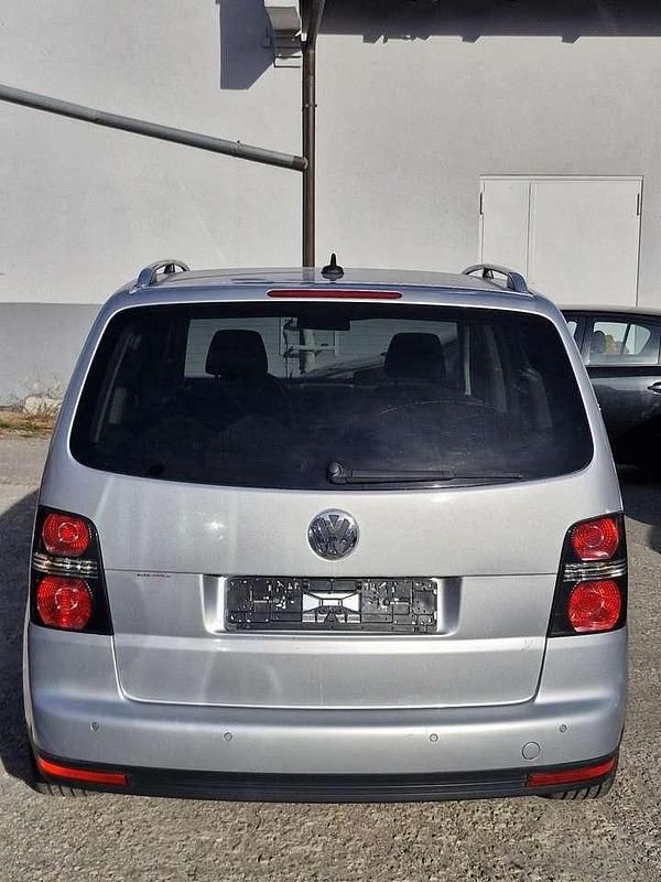 Gebraucht VW Touran Freestyle 140 PS (102 kW) 2010 Reflexsilber metallic Van / Kleinbus