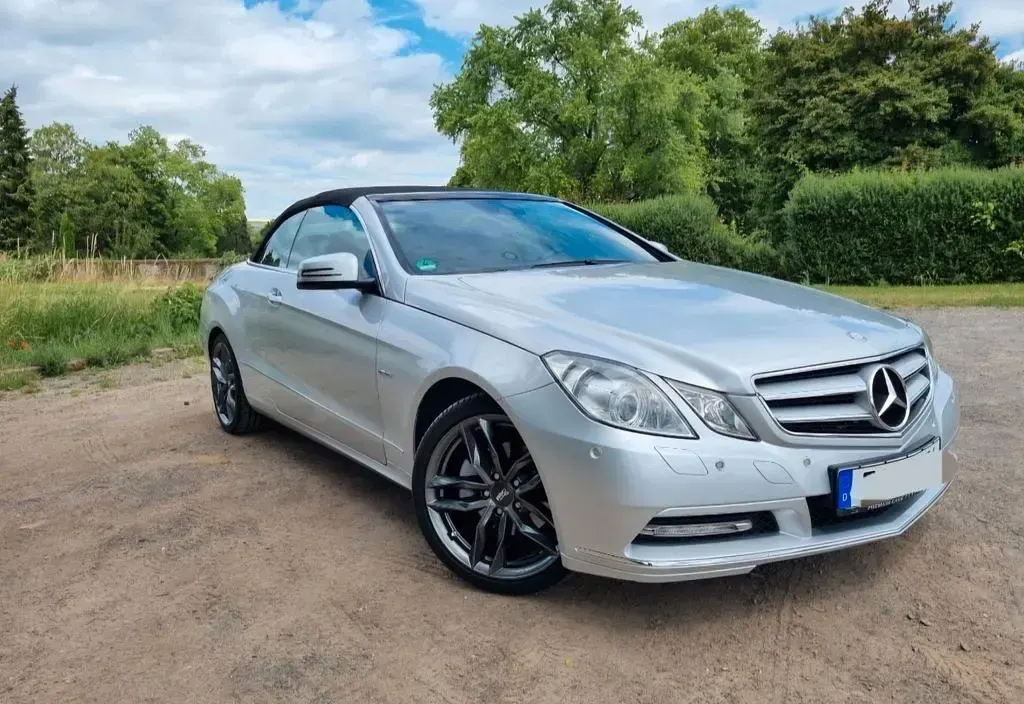 Gebraucht Mercedes E250 Avantgarde 204 PS (150 kW) 2011 Silber Cabrio