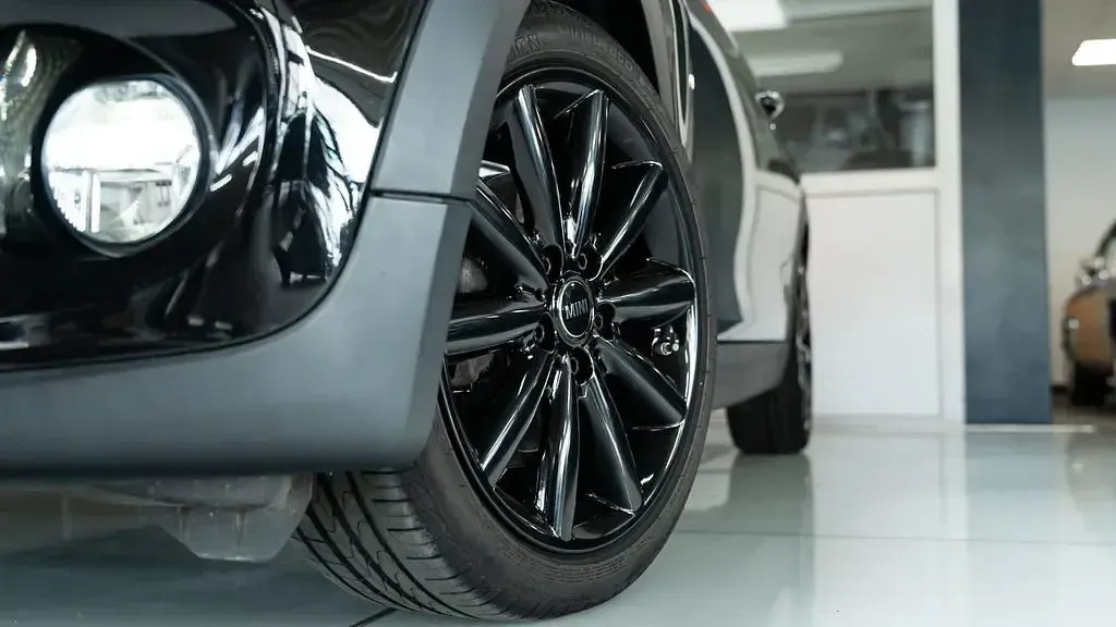 Gebraucht Mini Cooper 136 PS (100 kW) 2019 Schwarz Kleinwagen