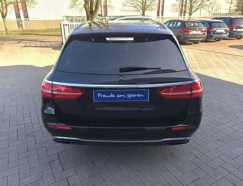 Gebraucht Mercedes E300 Avantgarde 245 PS (180 kW) 2018 Schwarz Kombi