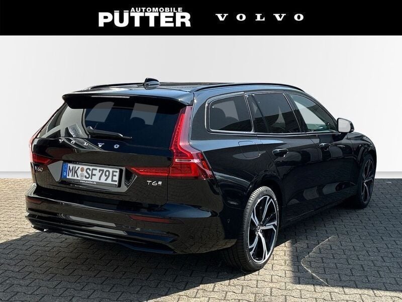 Gebraucht Volvo V60 Plus 398 PS (292 kW) 2024 Onyx black / metallic Kombi
