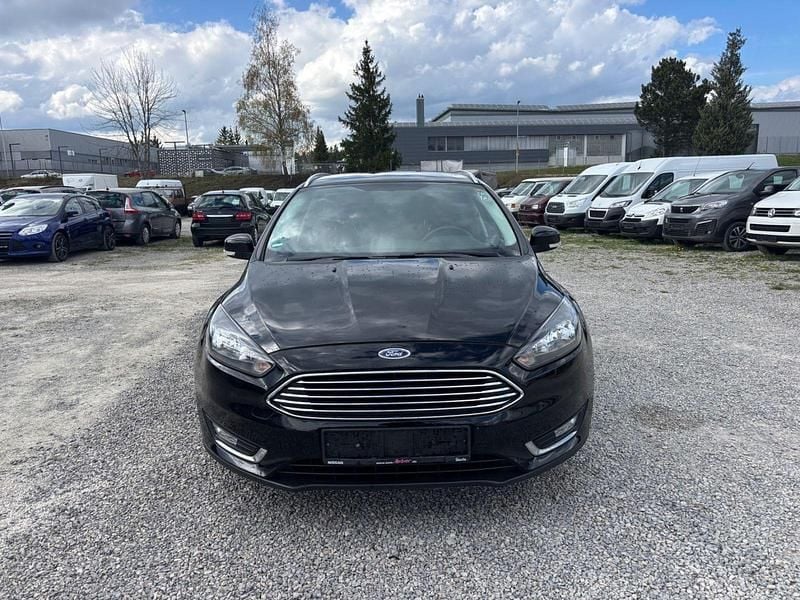 Gebraucht Ford Focus Titanium 125 PS (91 kW) 2017 Schwarz Kombi