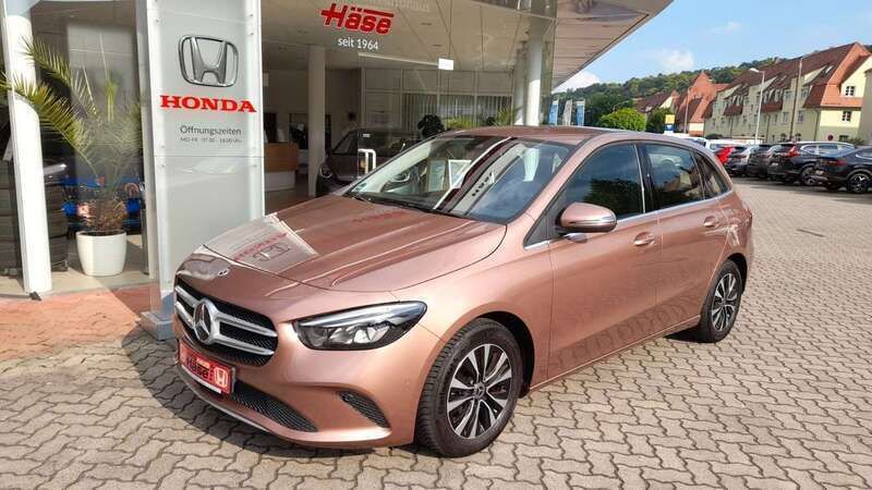Gold Gebraucht 2021 Mercedes B180 Van / Kleinbus | 21.895 € (Guter Preis) - Bild 1/4