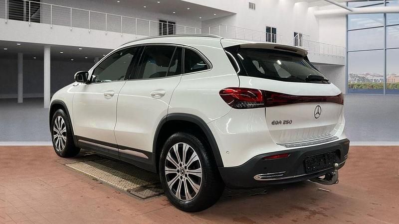 Gebraucht Mercedes EQA250 139 kW (190 PS) 2021 Weiß SUV