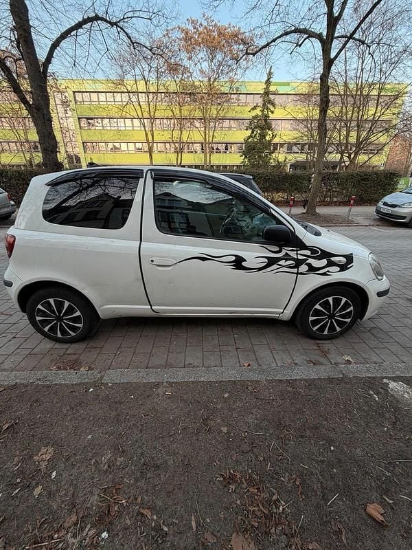 Gebraucht Toyota Yaris 86 PS (63 kW) 2003 Weiß Kleinwagen