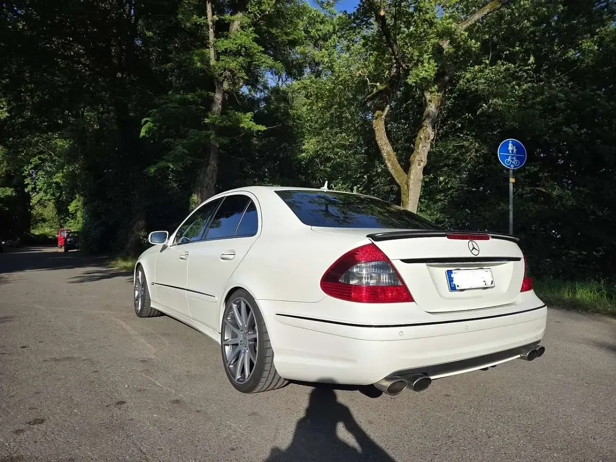 Gebraucht Mercedes E500 Avantgarde 387 PS (284 kW) 2006 Weiß Limousine