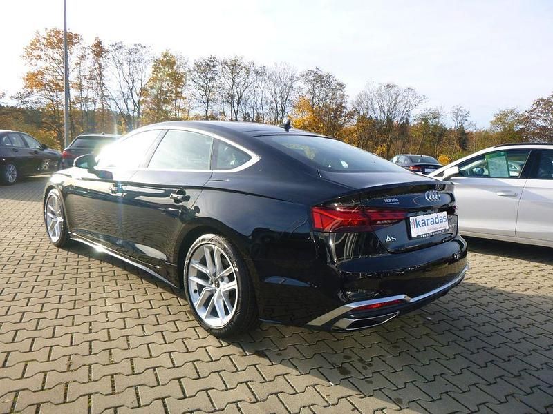 Gebraucht Audi A5 Sportback Sport 150 PS (110 kW) 2022 Schwarz Kleinwagen