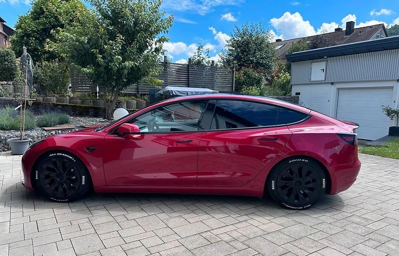 Gebraucht Tesla Model 3 Standard Range 220 kW (300 PS) 2021 Rot Limousine