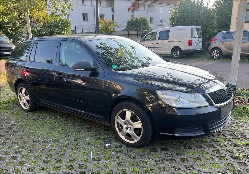 Schwarz Gebraucht 2012 Skoda Octavia Kombi | 2.699 € (Superpreis) - Bild 1/4