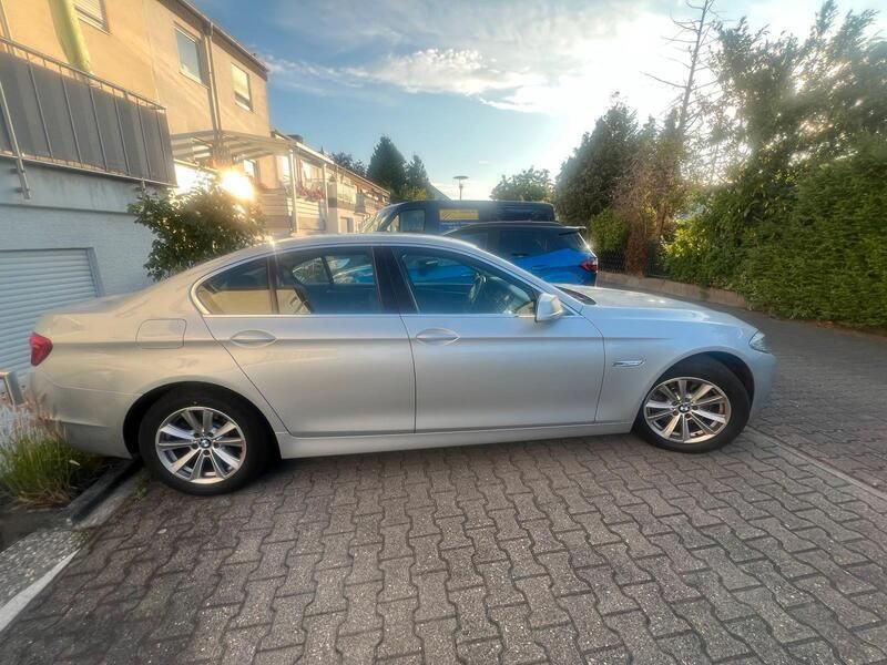 Silber Gebraucht 2011 BMW 520 Limousine | 8.750 € (Superpreis) - Bild 1/4