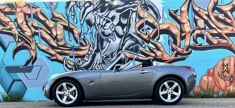 Grau Gebraucht 2008 Pontiac Solstice Cabrio | 11.800 € - Bild 1/4