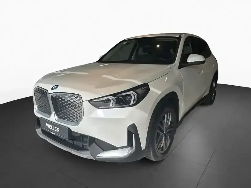 Gebraucht BMW iX1 Performance 230 kW (313 PS) 2024 Mineralweiß (weiß) SUV