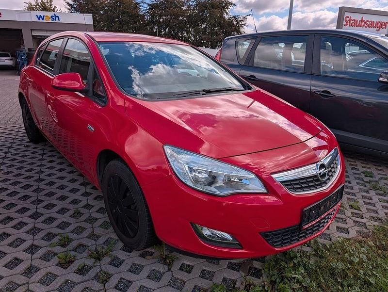 Gebraucht Opel Astra Edition 87 PS (63 kW) 2010 Rot Limousine