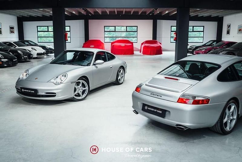 Silber Gebraucht 2004 Porsche 911 Carrera Coupé | 49.900 € (Teuer) - Bild 1/4