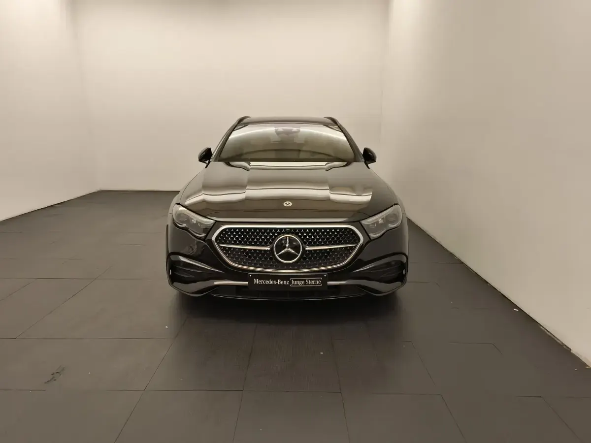 Gebraucht Mercedes 220 197 PS (144 kW) 2025 Metalliclack obsidianschwarz