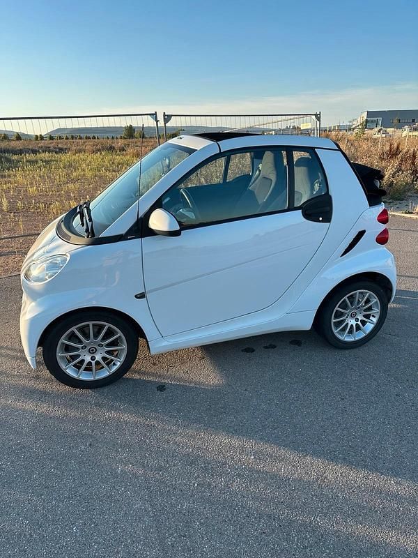 Gebraucht Smart ForTwo Cabrio 71 PS (52 kW) 2011 Weiß Cabrio