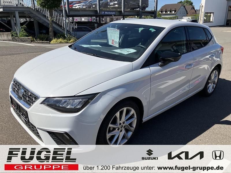 Weiß Gebraucht 2024 Seat Ibiza FR Limousine | 15.899 € (Guter Preis) - Bild 1/4