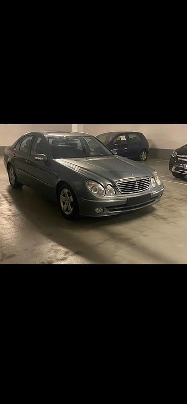 Blau Gebraucht 2003 Mercedes E270 Limousine | 3.799 € (Fairer Preis) - Bild 1/4