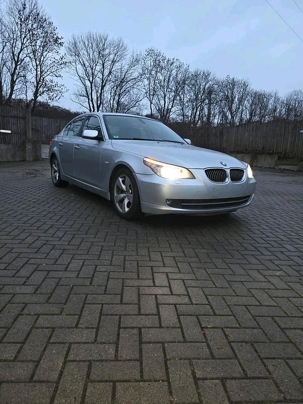 Gebraucht BMW 525 218 PS (160 kW) 2007 Silber Limousine