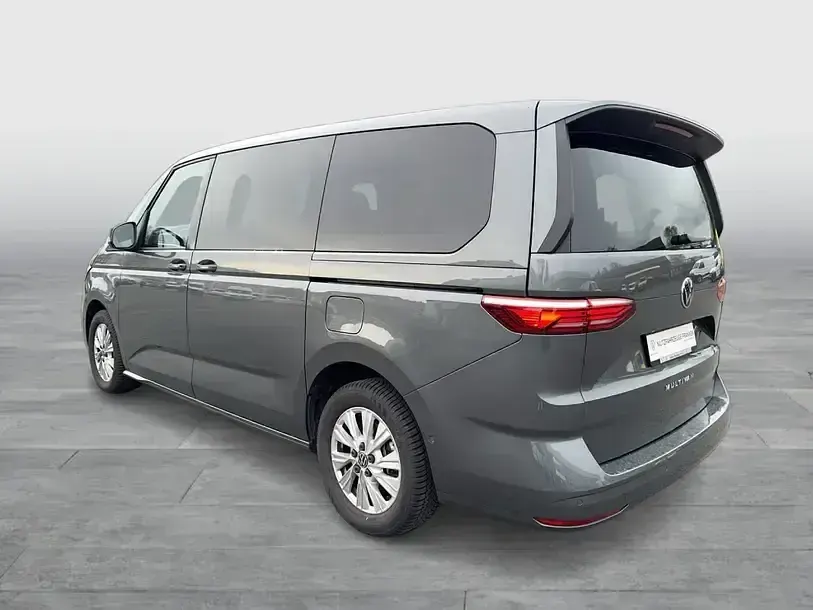 Gebraucht VW Multivan Life 150 PS (110 kW) 2024 Grau Van / Kleinbus