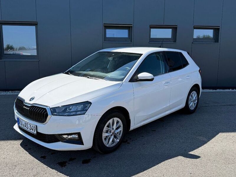 Weiß Gebraucht 2024 Skoda Fabia Style Limousine | 19.490 € (Fairer Preis) - Bild 1/4