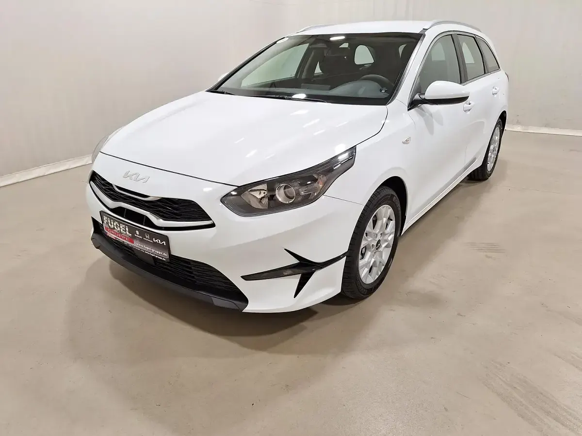 Neu Kia Ceed Sportswagon Vision 140 PS (102 kW) 2025 (wd) cararraweiss Kombi