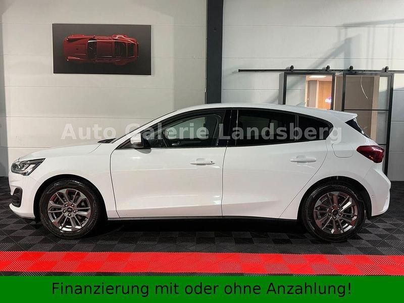Gebraucht Ford Focus Titanium 125 PS (91 kW) 2023 Weiß Limousine
