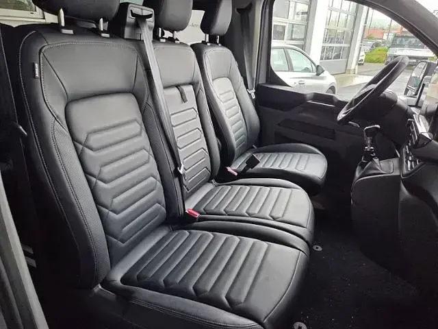 Gebraucht Ford Tourneo Titanium 136 PS (100 kW) 2025 Fancygrau Van / Kleinbus