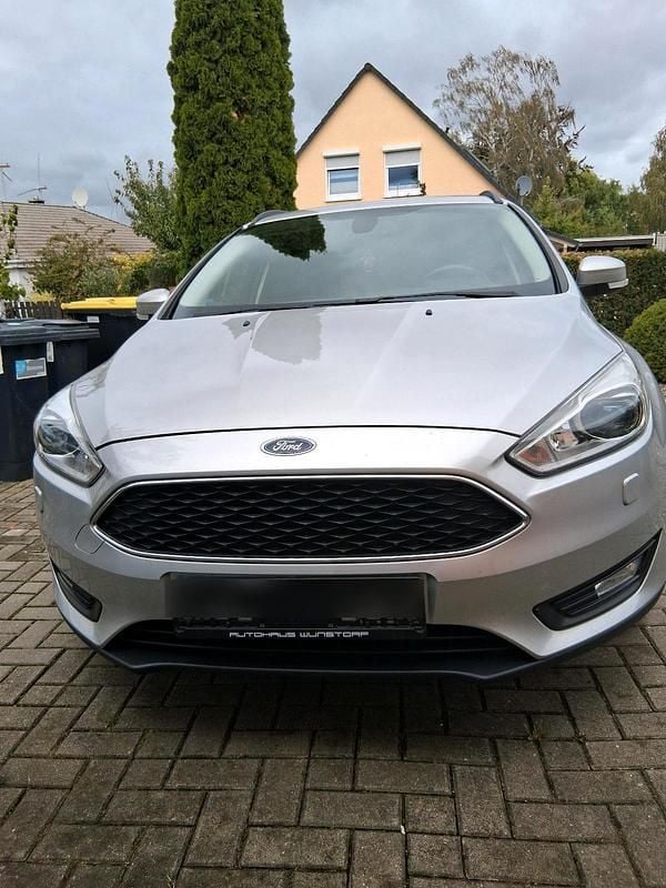 Silber Gebraucht 2016 Ford Focus Business Edition Kombi | 8.500 € (Guter Preis) - Bild 1/4