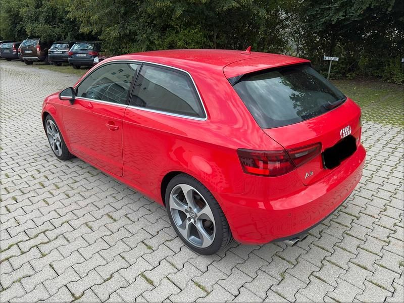 Gebraucht Audi A3 S-Line 150 PS (110 kW) 2012 Rot Limousine