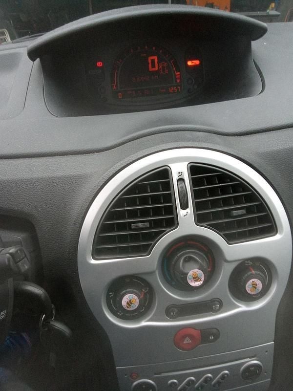 Schwarz Gebraucht 2006 Renault Modus Van / Kleinbus | 2.220 € (Teuer) - Bild 1/4