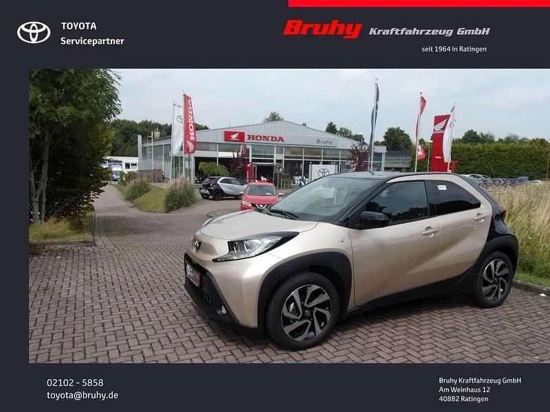 Ginger/dach black Neu 2025 Toyota Aygo Kleinwagen | 16.999 € - Bild 1/3