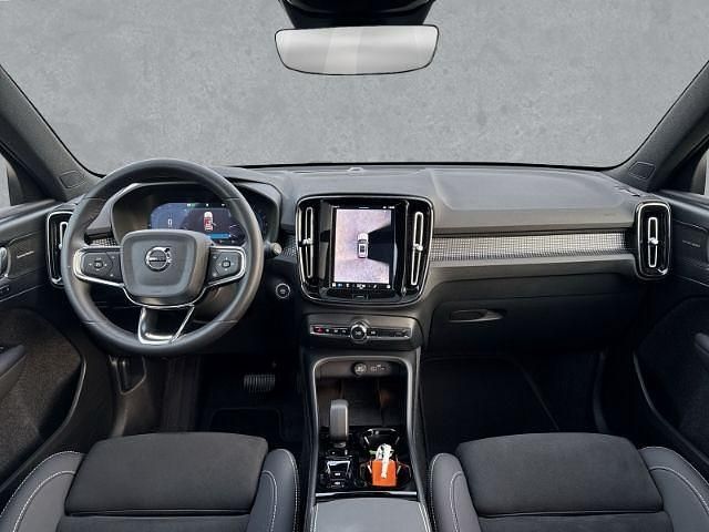 Gebraucht Volvo XC40 Plus 197 PS (144 kW) 2025 Onyx black / metallic SUV