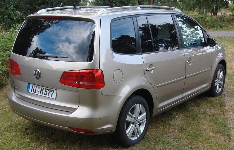 Gebraucht VW Touran Match 140 PS (102 kW) 2012 Silber Van / Kleinbus